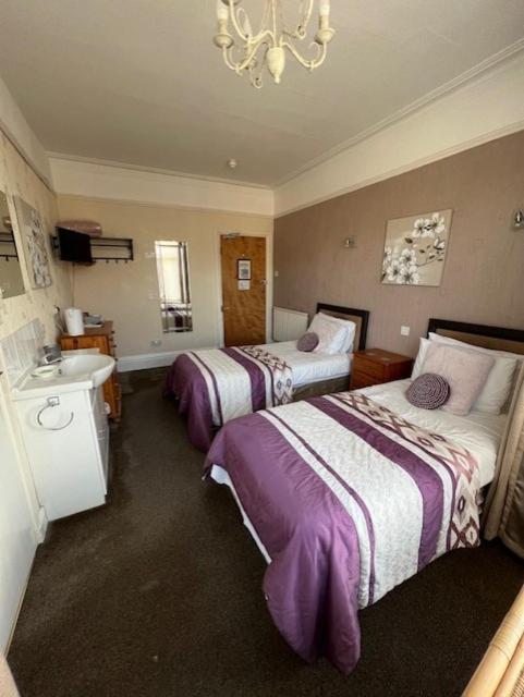 The Fernroyd Bed & Breakfast Блекпул Екстериор снимка